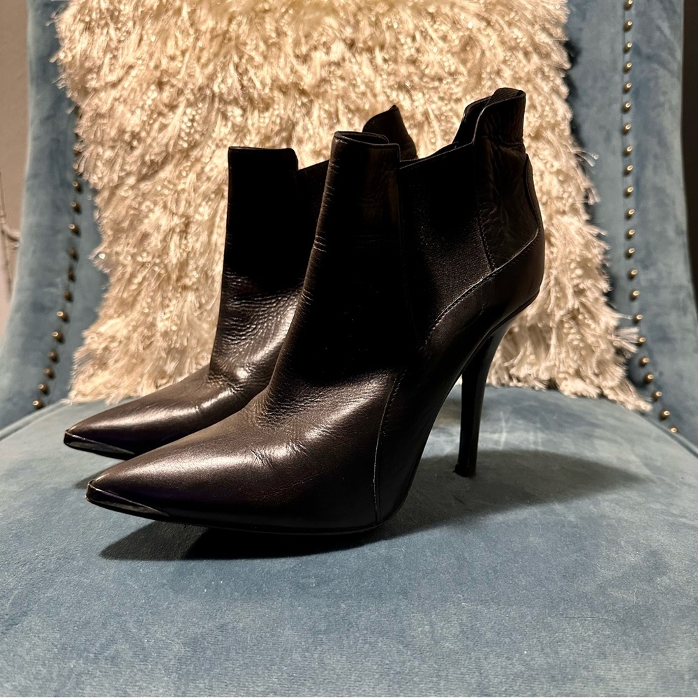 Lucchese bootmakers size 7 booties